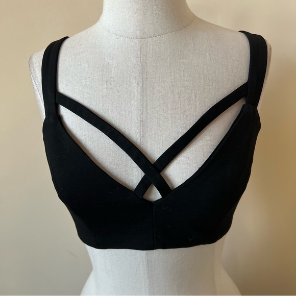 Signature8 crisscrossed strappy front zip back top 17618 - Picture 2 of 8
